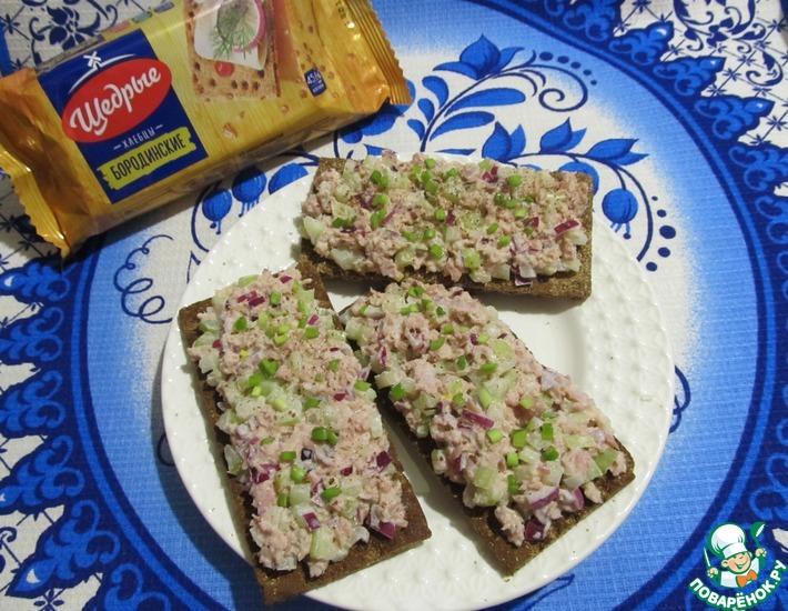 Рецепт: Хлебцы с тунцом и сельдереем