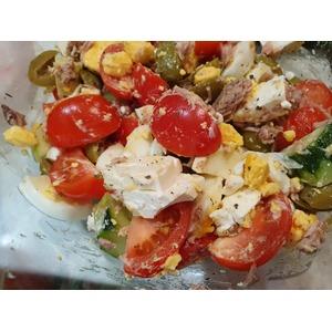 Простой и вкусный салат с тунцом