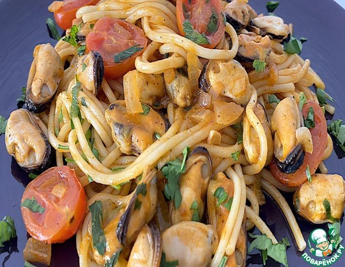 Рецепт: Спагетти с мидиями в томатном соусе