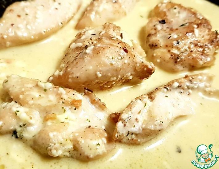 Рецепт: Куриные грудки с сырным соусом