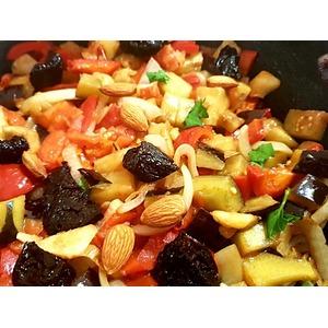 Рагу из баклажанов с черносливом и орехами