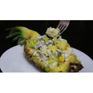 Нежный салат с селедкой и ананасом