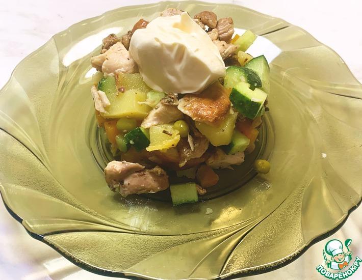 Рецепт: Салат Оливье с курицей и запеченными овощами