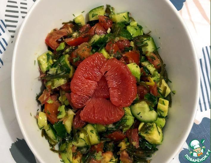 Рецепт: Салат с ламинарией и грейпфрутом