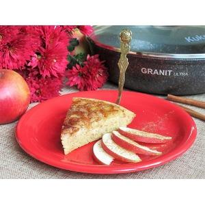 Пирог с яблоками на сковороде
