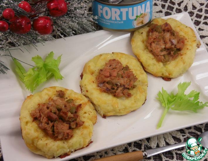 Рецепт: Картофельные ватрушки с тунцом