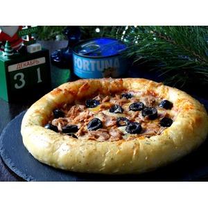 Пицца с тунцом и маслинами