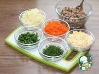 Салат с тунцом, хлебцами и овощами ингредиенты