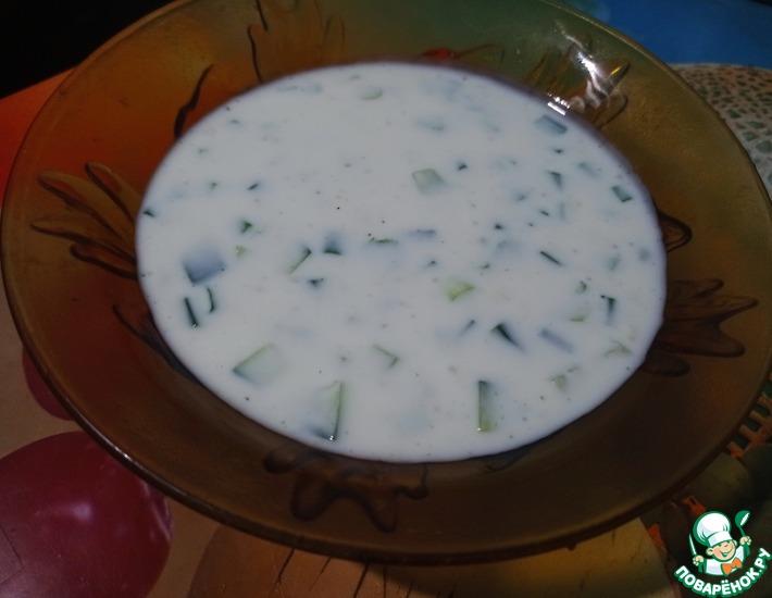 Рецепт: Холодный суп из кефира с огурцами