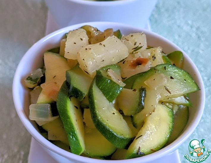 Рецепт: Салат из цуккини и ананаса