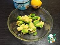 Салат с авокадо, тунцом и каперсами ингредиенты