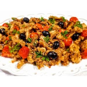 Кальмары запеченные с помидорами черри и оливками