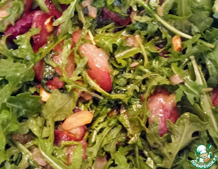 Рецепт: Салат с нектаринами и миндалем