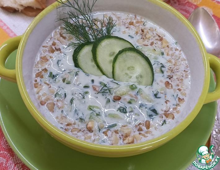 Рецепт: Холодный зеленый суп с орехами