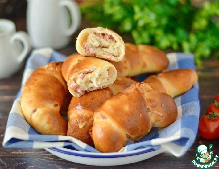 Рецепт: Рогалики с копчёной грудинкой и сыром