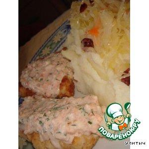 Жареный лосось и сырно-помидорный соус