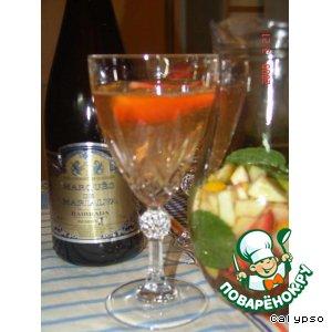 Рецепт: Сангрия из шампанского и клубники