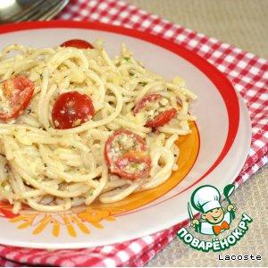 Спагетти с миндалем и помидорами черри