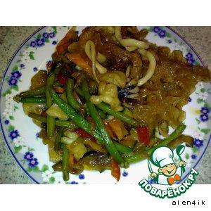Рецепт: Грибы тремелла и морепродукты, жаренные с овощами по-китайски