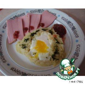 Рецепт: Яйца, запеченные в картофельном пюре