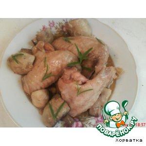 Рецепт: Курица с луком и шампиньонами в красном вине