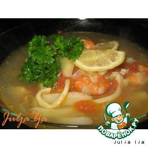 Рецепт: Суп с томатами, форелью и морепродуктами
