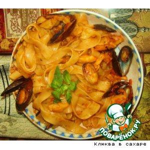 Рецепт: Феттучини Катамаран с морепродуктами и томатным соусом