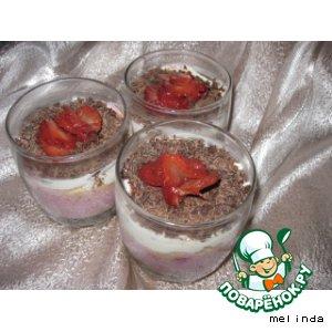 Рецепт: Творожный десерт с ягодами и печеньем