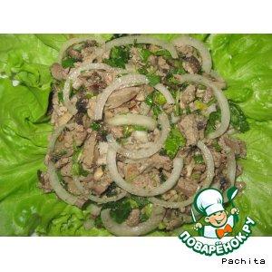 Рецепт: Салат с печенью, грибами и редисом
