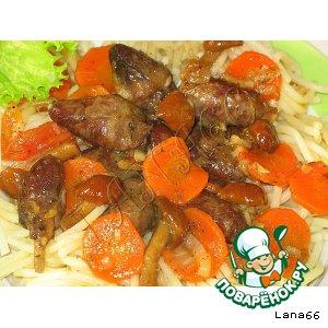 Рецепт: Куриные сердечки с морковью и грибами