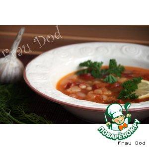 Фасолевый суп с колбасками и шпиком