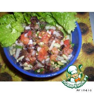 Рецепт: Салат с фасолью, грибами о овощами