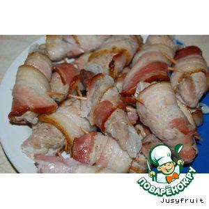 Рецепт: Свинина в беконе Шашлычок с ноготок