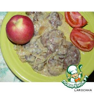 Рецепт: Куриная печень со сливками и яблоками