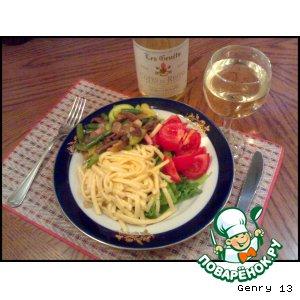 Рецепт: Макароны с грудинкой, овощами и белым вином