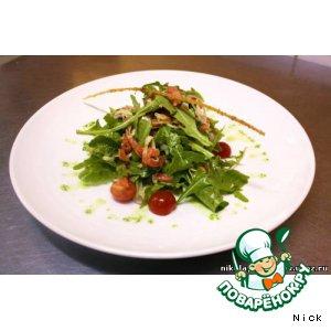 Рецепт: Салат с блинчиком и слабосоленым лососем