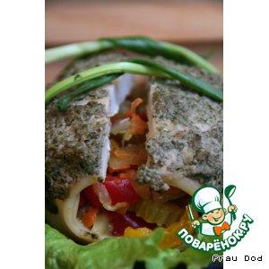 Рецепт: Кальмары, фаршированные овощами, с грибным соусом
