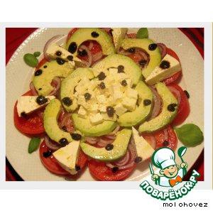 Рецепт: Салат из авокадо, помидоров и красного лука
