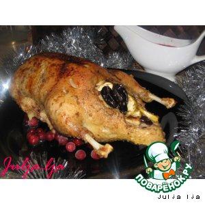 Рецепт: Рождественская утка с фруктами и клюквенно-винным соусом