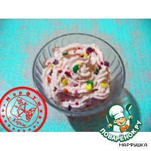 Десерт из мороженого "Клубничное конфетти"