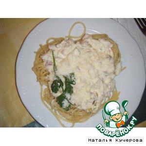 Рецепт: Спагетти с соусом под "Карбонара" с луком