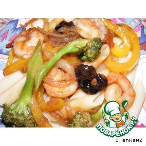 Рецепт: Креветки с овощами, имбирем и вишней