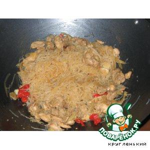 Рецепт: Рисовая лапша с острой курицей