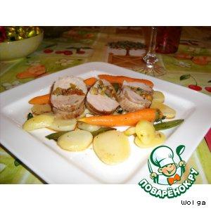 Рецепт: Рулетики из свинины с абрикосами и фисташками