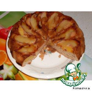 Рецепт: Бисквитный пирог с яблоками и персиками