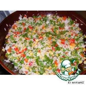 Рецепт: Пикантный салат из риса с кукурузой и зеленым горошком