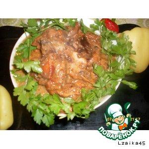 Рецепт: Куриные бeдра с черносливом в пивном соусе