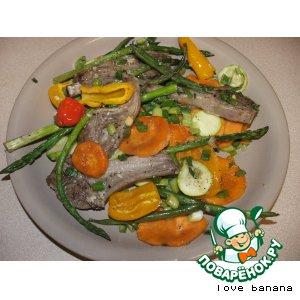 Рецепт: Бараньи ребрышки, запечeнные с овощами и сладким картофелем