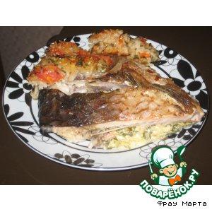 Рецепт: Рыба, фаршированная брынзой, с гарниром из риса