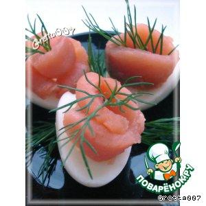 Перепелиные яйца с копченой красной рыбой